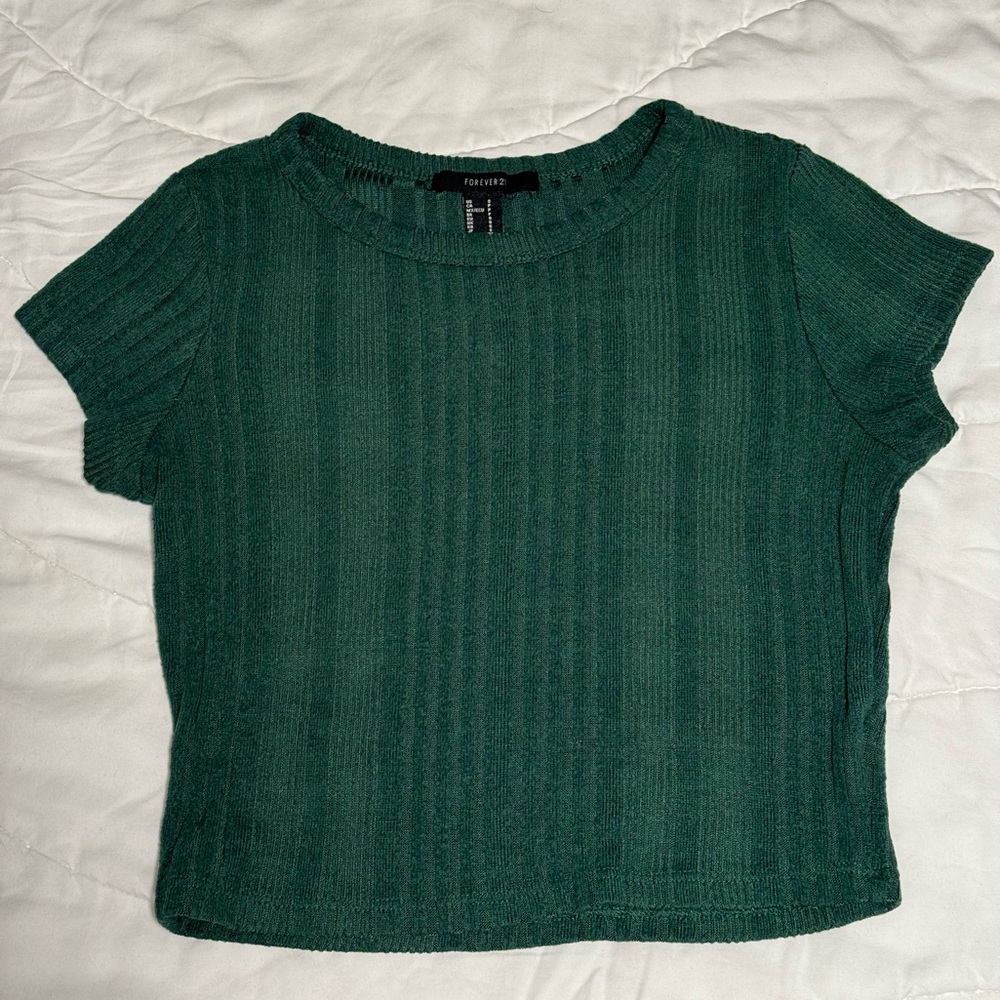 Forever 21 green cropped shirt